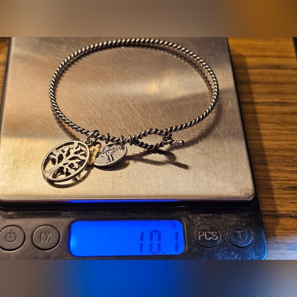 JK By thirty one Tree of life and family hook on bracelet - Picture 4 of 6